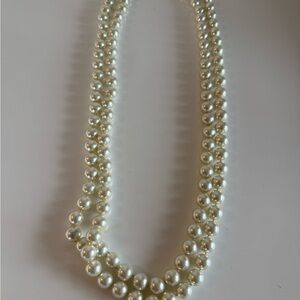 Elegant Faux Pearl Necklace